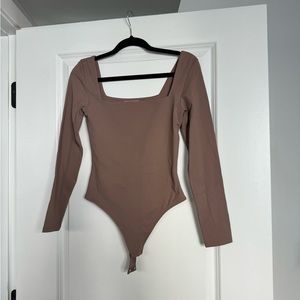 Babaton Contour Squareneck Longsleeve Bodysuit Size M